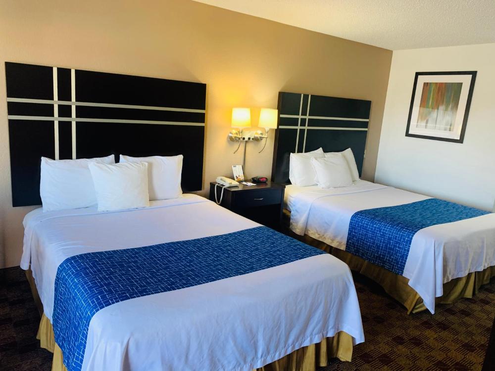 Queen Room with Two Queen Beds - Smoking interior